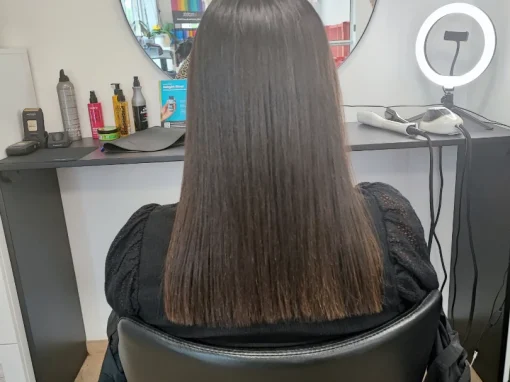couleur-femme-coupe-mi-long-gamme-matrix portrait-femme-coupe-mi-long-cheveux-brun