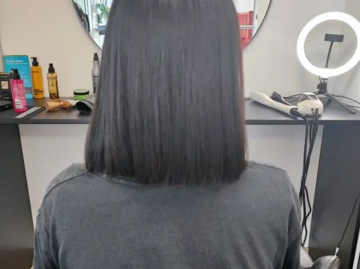 coupe-femme-bea-1ventif-coiffure-66 carre-lisse-cheveux-fonce